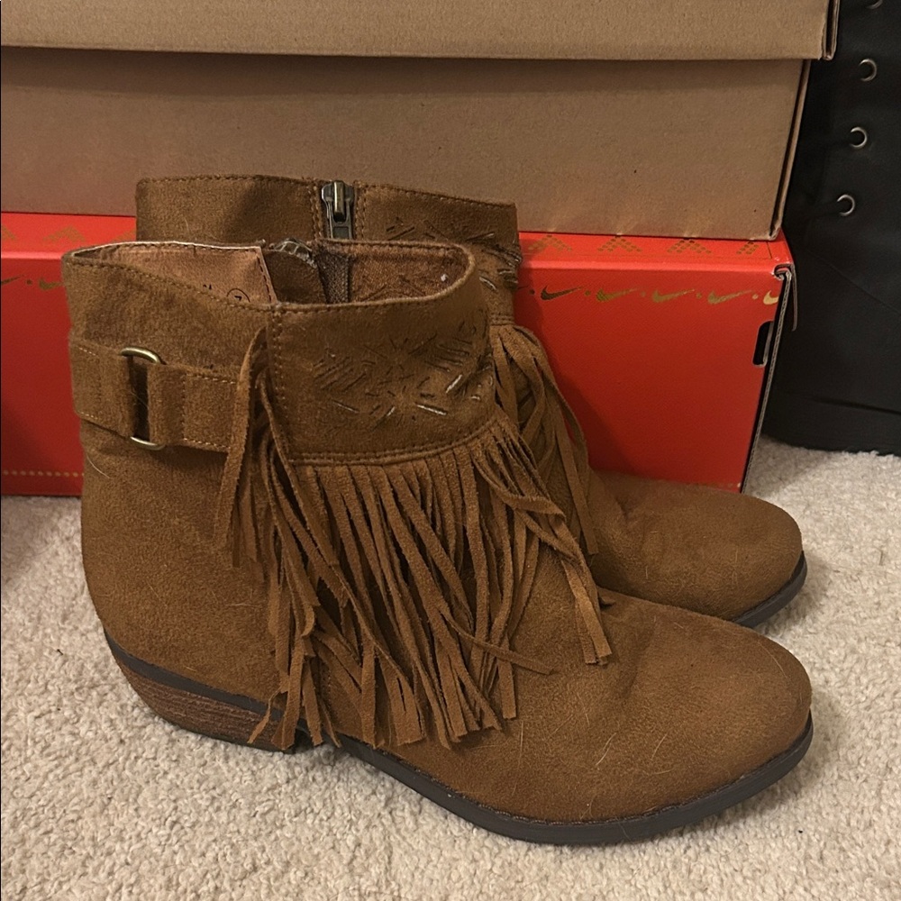 Fringe Suede Ankle Boots - Tan